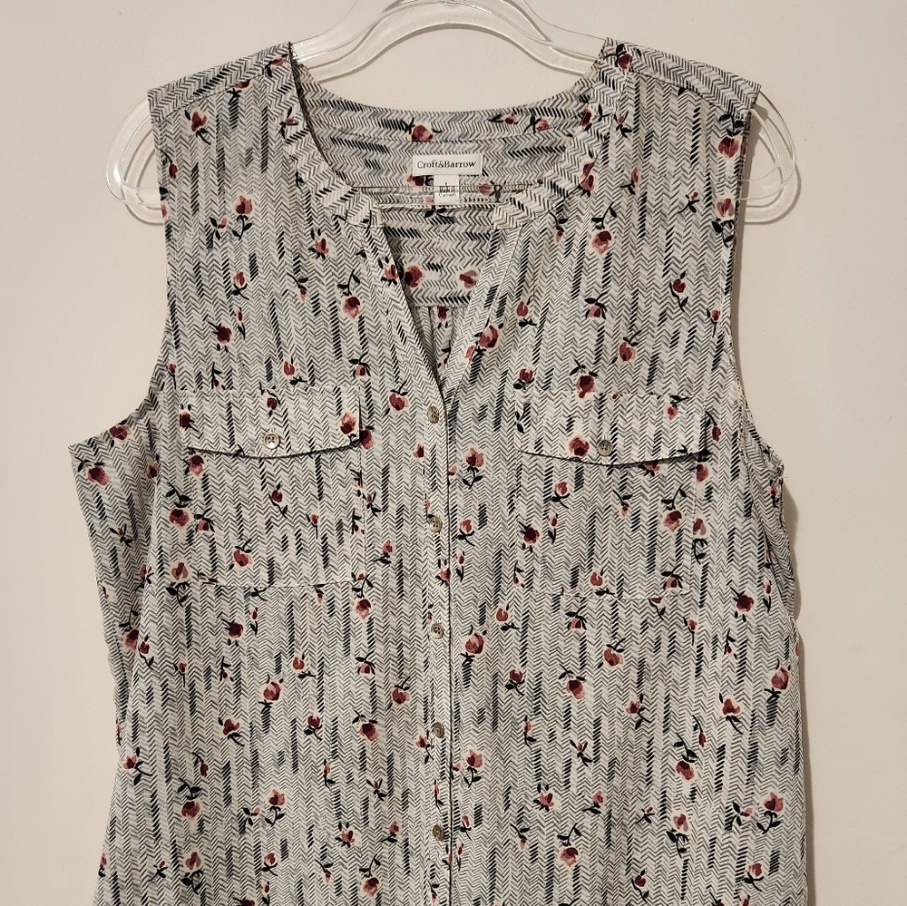 Croft & Barrow sleeveless top- Large